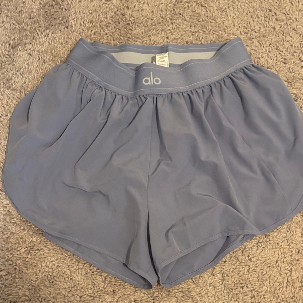 ALO YOGA MATCH POINT SHORT IN PURPLE